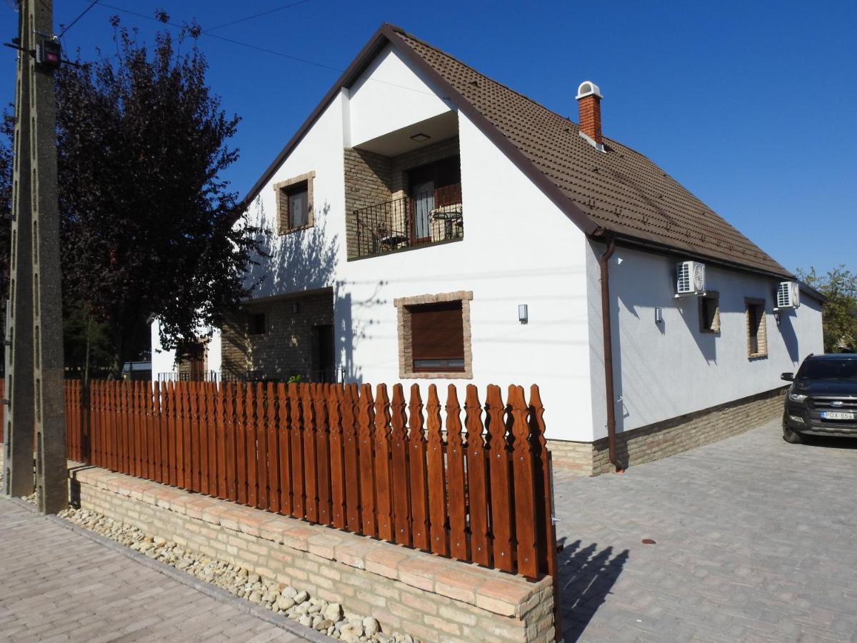 Kukorica Csarda Apartman 2 Balatonujlak Luaran gambar